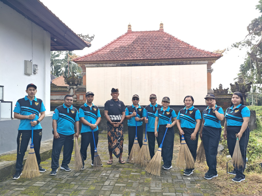 KEGIATAN JUMAT BERSIH OLEH PEMERINTAHAN DESA SEMBUNG - 07 PEBRUARI 2025